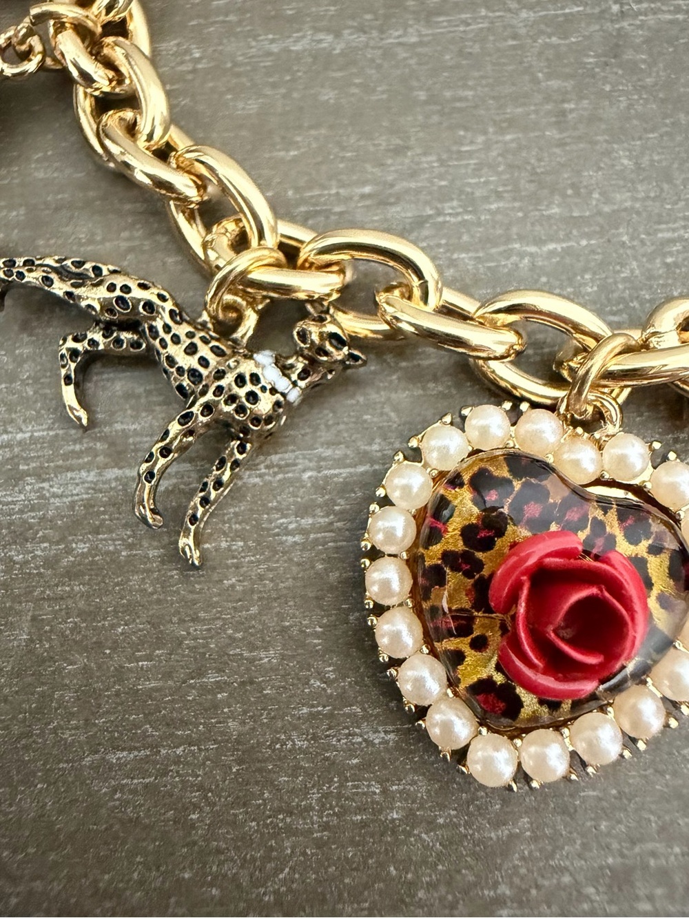 NWT Betsey Johnson Leopard & Rose Charm Gold Tone Bracelet - Picture 6 of 7